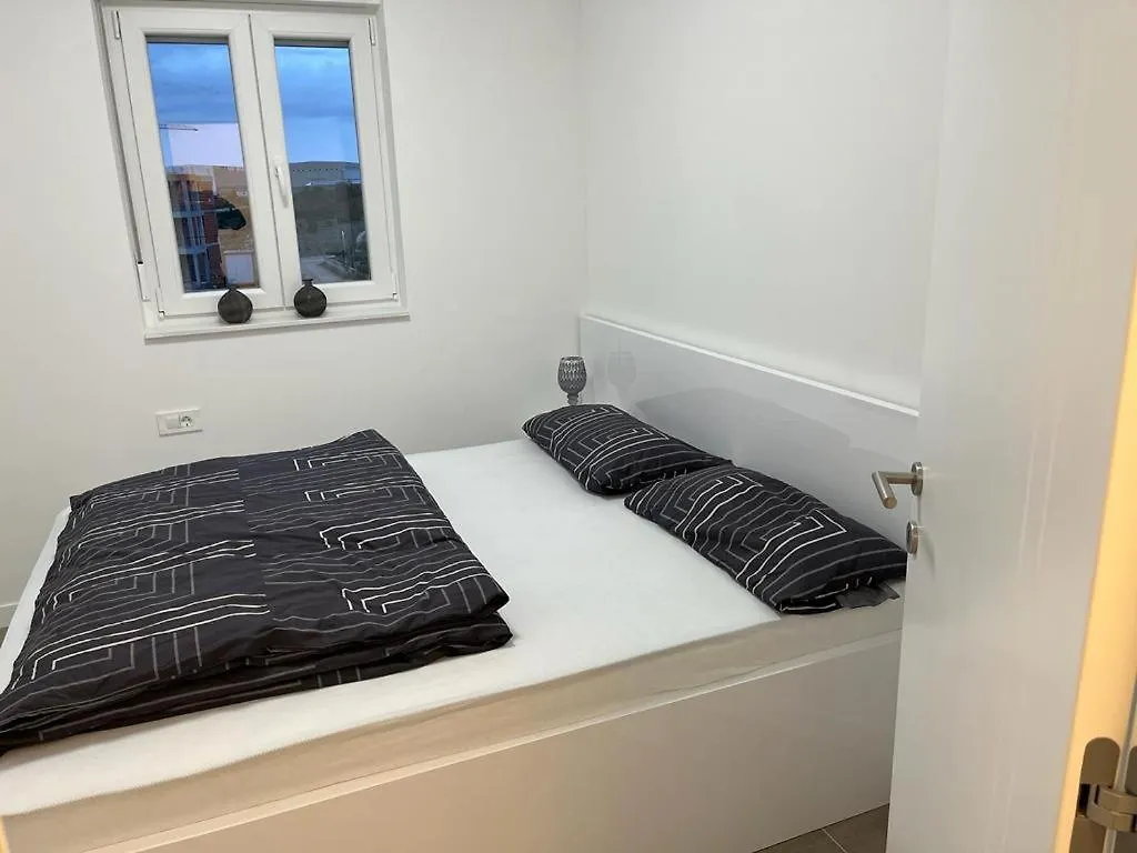 Apartment Noah Vrsi