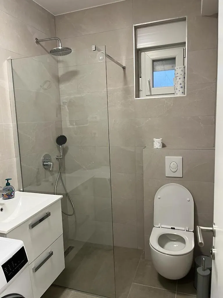Apartment Noah Vrsi 0*,  Croatia