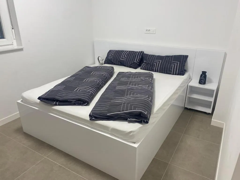 Apartment Noah Vrsi Croatia