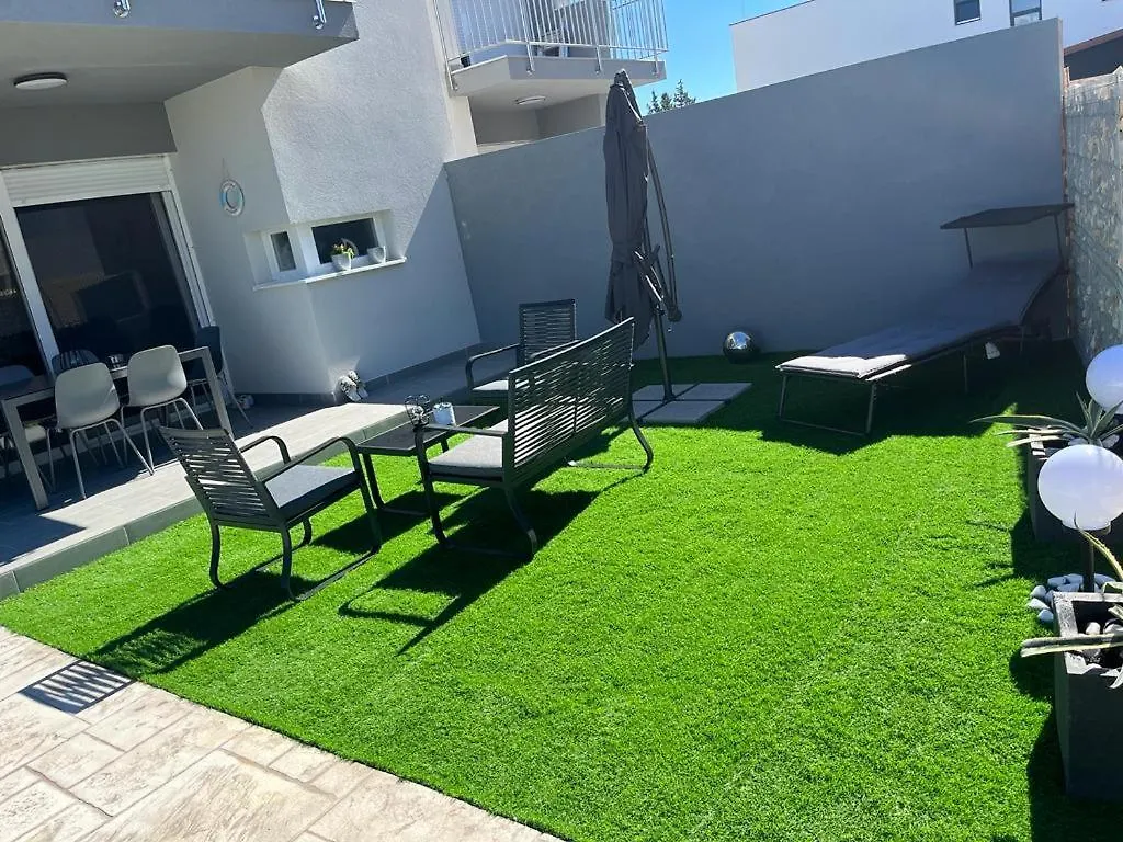 Apartment Noah Vrsi Croatia