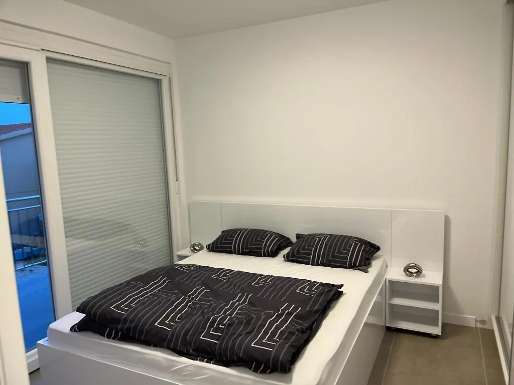Apartment Noah Vrsi 0*,